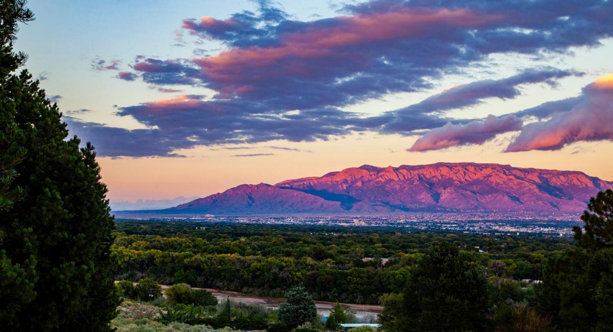 Holiday Inn Express & Suites Albuquerque Historic Old Town By Ihg מראה חיצוני תמונה